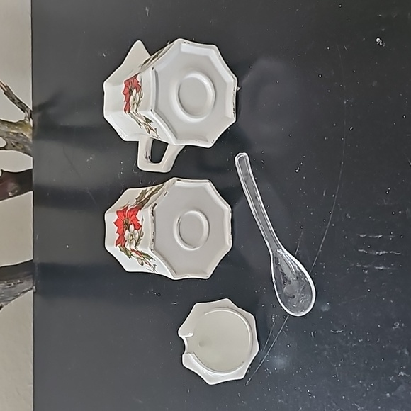 Christmas Sugar Bowl and Creamer Poinsettias Flowers Tub A - Picture 3 of 7